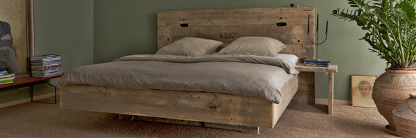 Bauholz-Bett schwebend | Betten aus Bauholz | Bauholzmöbel | Gerüstbohlen | timber classics