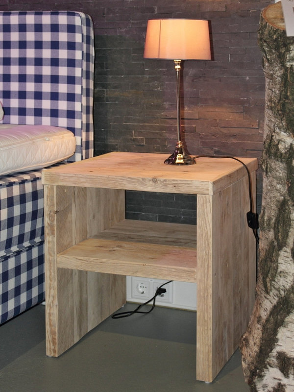 Bauholz-Hocker mit Wangen und Einlegeboden | Beistelltisch | Nachttisch | Sitzhocker | Gerüstholz | timber classics|