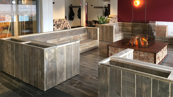 Lounge-Möbel Bauholz | Lounge-Sofa | Kubenform | Lounge-Tisch | Bauholzmöbel | Gastronomie | Sauna-Lounge | Itzehoe