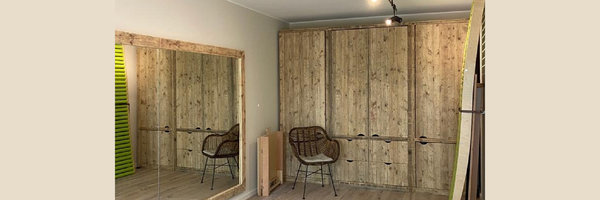 Bauholz-Schrank | Schwenktüren | Schubladen | Griffmulden | Spiegelrahmen | Bauholzmöbel | Holz | timber classics