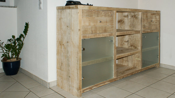 Bauholz-Sideboard | Schwenktüren Gla satiniert | Schubladen | Garderobenmöbel | Interieur
