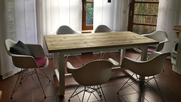 Bauholz-Tisch | Landhausstil | Esstisch | überstehende Tischplatte | Bauholzmöbel