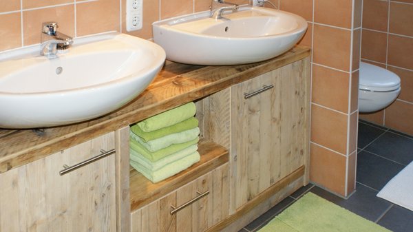 Badmöbel aus Bauholz | Waschtisch-Unterschrank  Aufsatzwaschbecken | Schwenktüren | Schublade | Bauholzmöbel