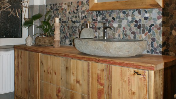 Badmöbel aus Bauholz | Waschtisch-Unterschrank Aufsatzwaschbecken | Schwenktüren | Schubladen | timber classics