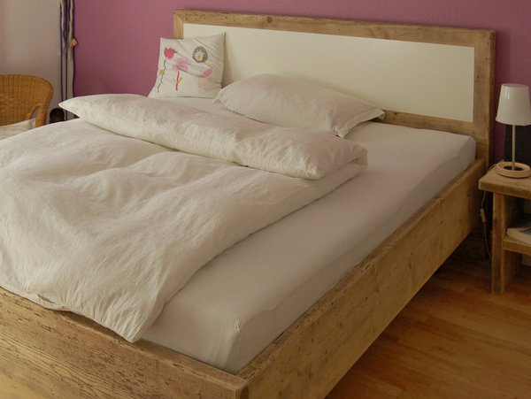 Bauholz-Bett, klassisch, lackiertes Inlay